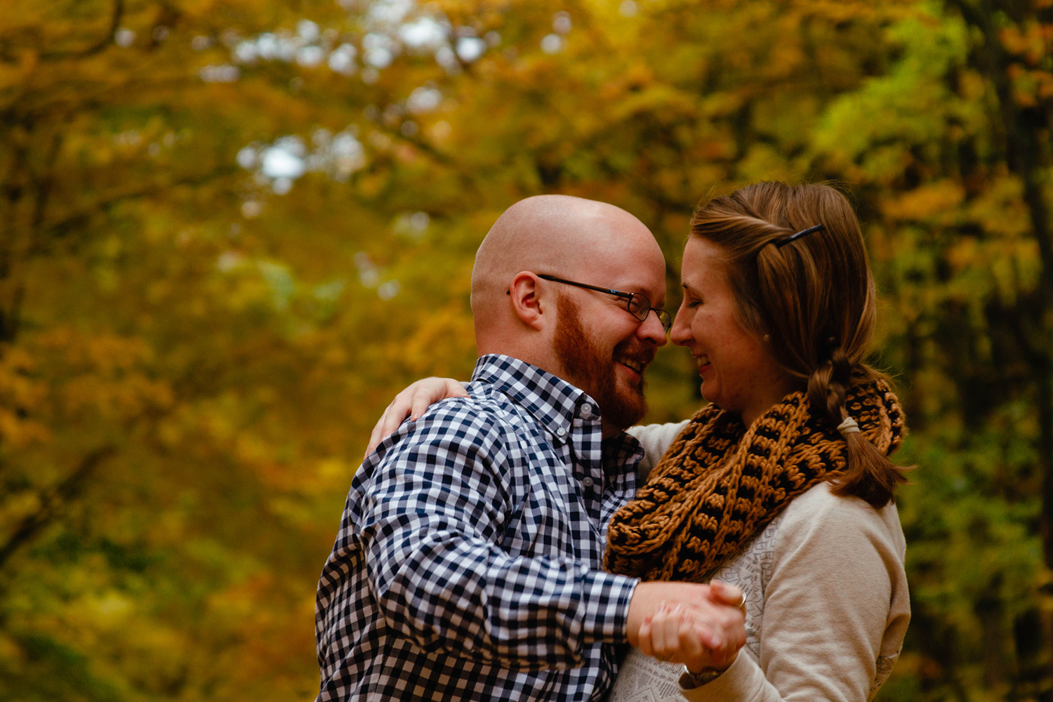 fall couple's engagement session in northern michigan
