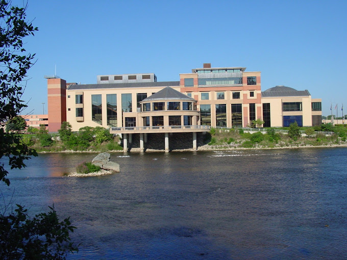 Riverside photo of the Grand Rapids Public Museum.